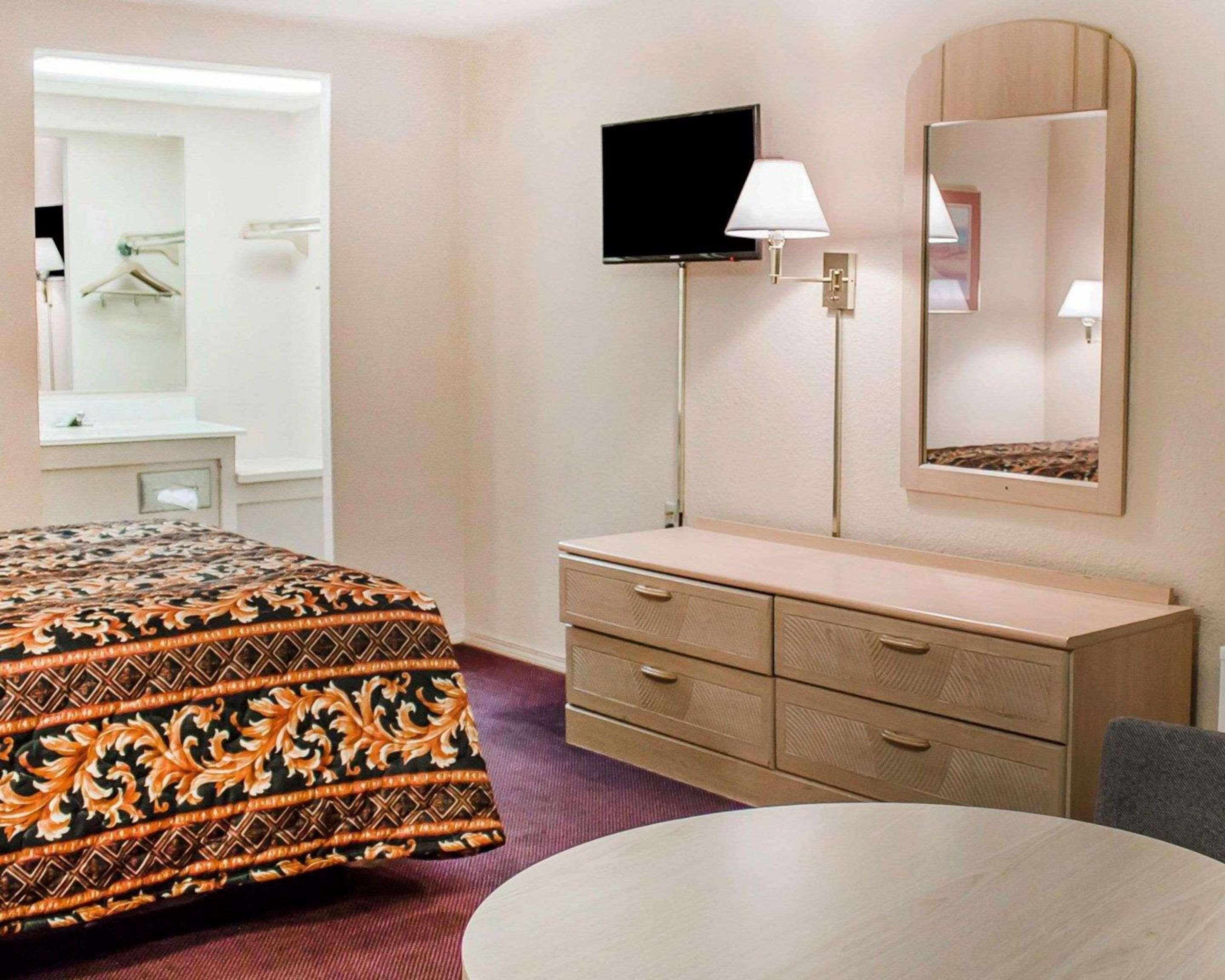 Rodeway Inn Findlay Esterno foto