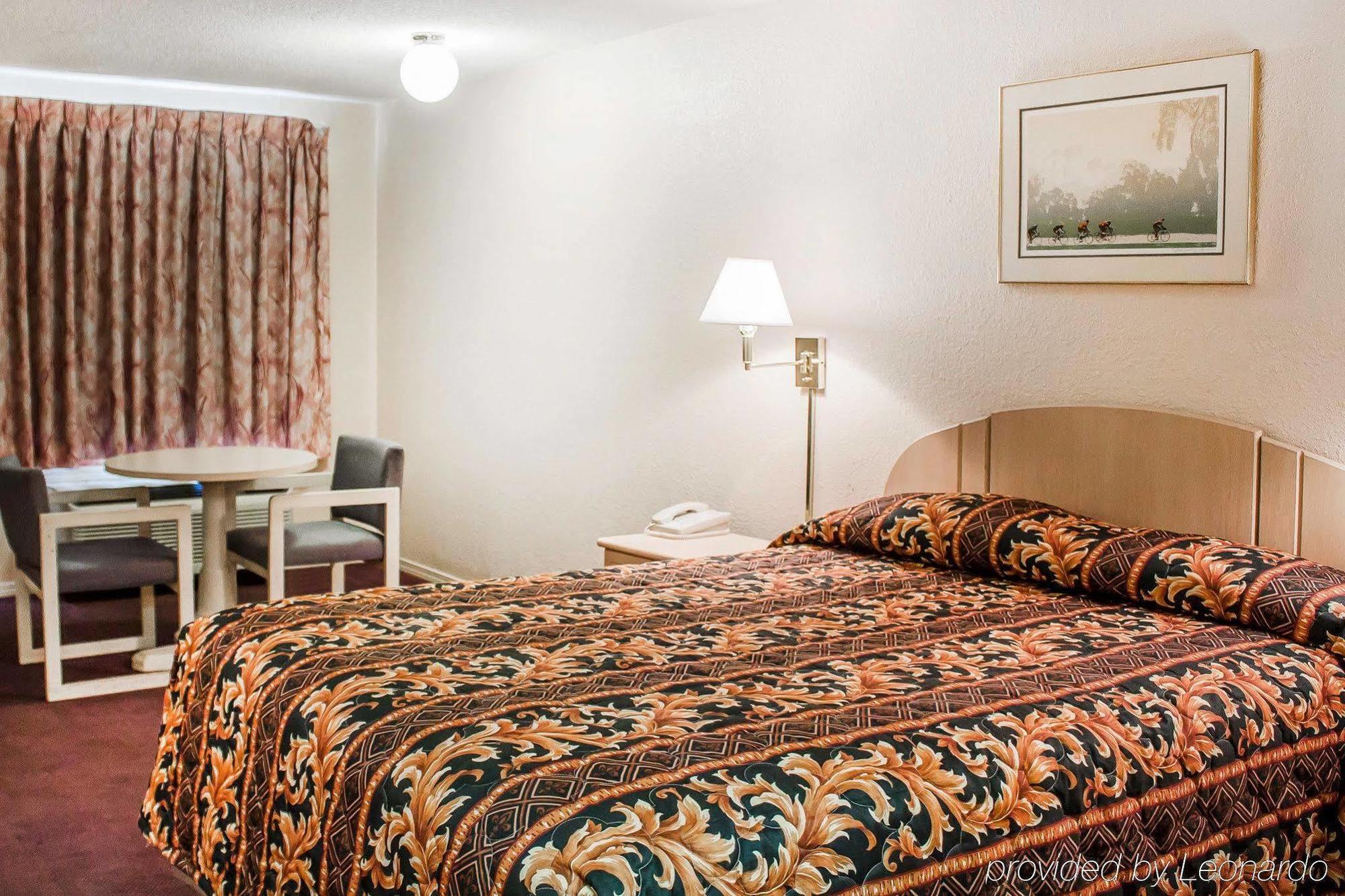 Rodeway Inn Findlay Esterno foto